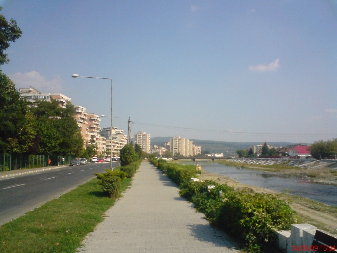 Parcul Știrbei Vodă — Promenadă & Joacă pe Malul Olăneștiului